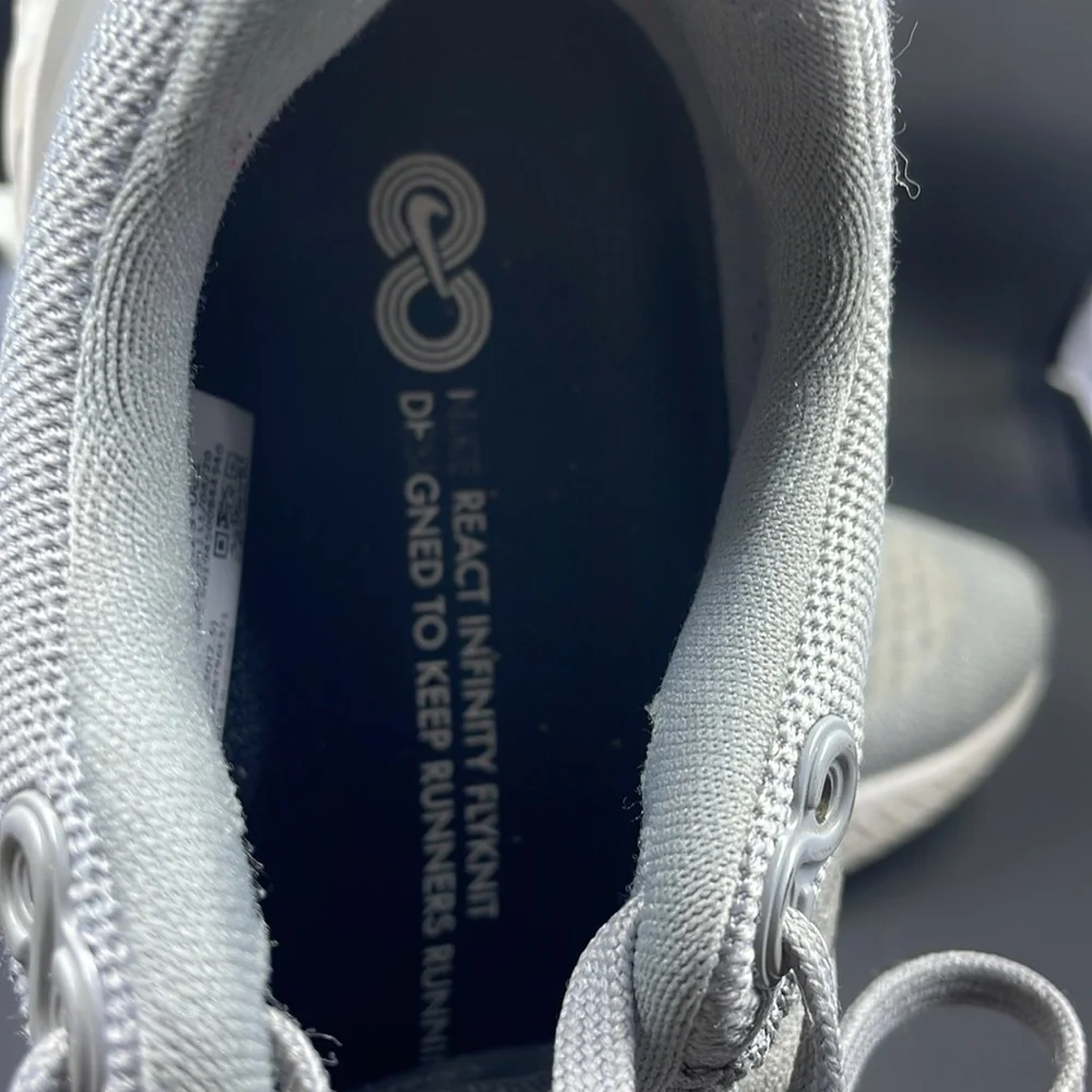 Nike women’s tennis shoes - Picture 11 of 11